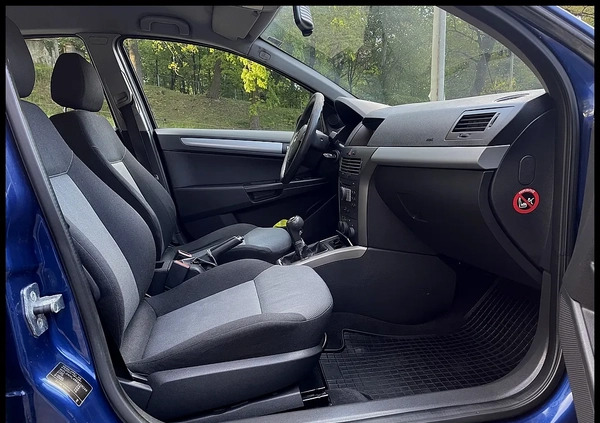 Opel Astra cena 10800 przebieg: 229047, rok produkcji 2007 z Świdnica małe 254